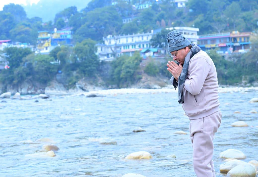 मुख्यमंत्री श्री पुष्कर सिंह धामी ने आज बागेश्वर में सरयू नदी तट पर चल रहे विकास एवं सौंदर्यीकरण कार्यों का किया निरीक्षण