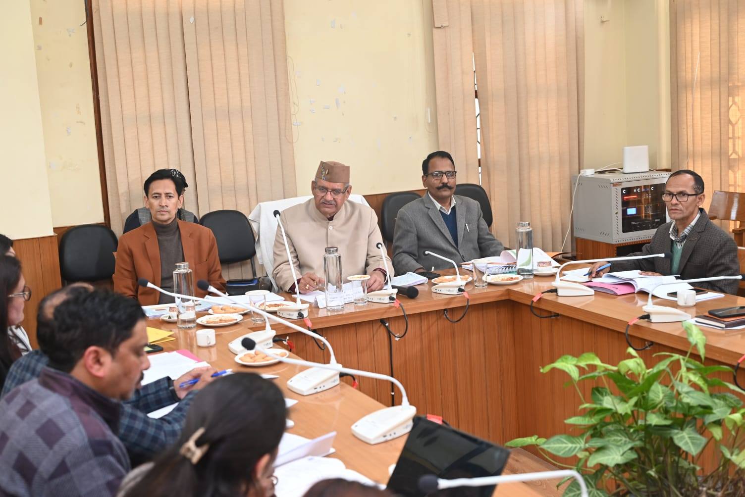 हल्द्वानी: मंत्री गणेश जोशी ने समीक्षा बैठक में अधिकारियों को लगाई फटकार, एप्पल मिशन पर नहीं दे पाए जवाब