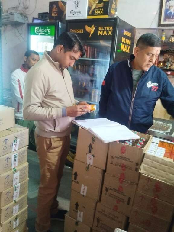 हल्द्वानी के आबकारी विभाग की बड़ी कार्रवाई, शराब की दुकानों पर छापेमारी
