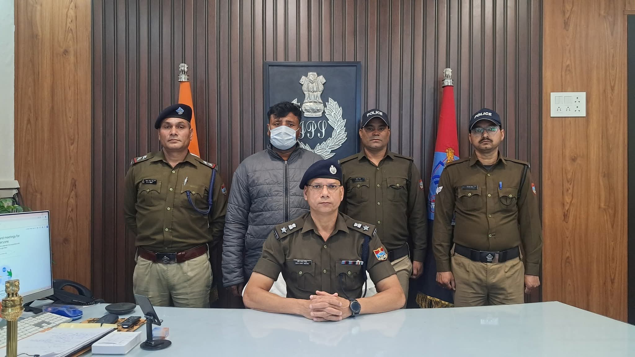 गूलरभोज के ठंडानाला में सरकारी भूमि को अपना बताकर धोखाधड़ी और कूटरचना से जमीन बेचने वाले अभियुक्त को पुलिस ने किया गिरफ्तार