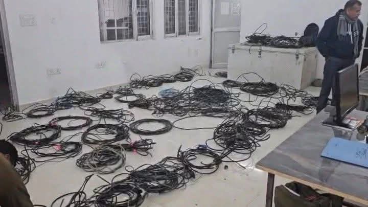 हरिद्वार के लक्सर से ठंड में बिजली चोरी का बड़ा खुलासा 75 घरों में पकड़ी गई बिजली चोरी