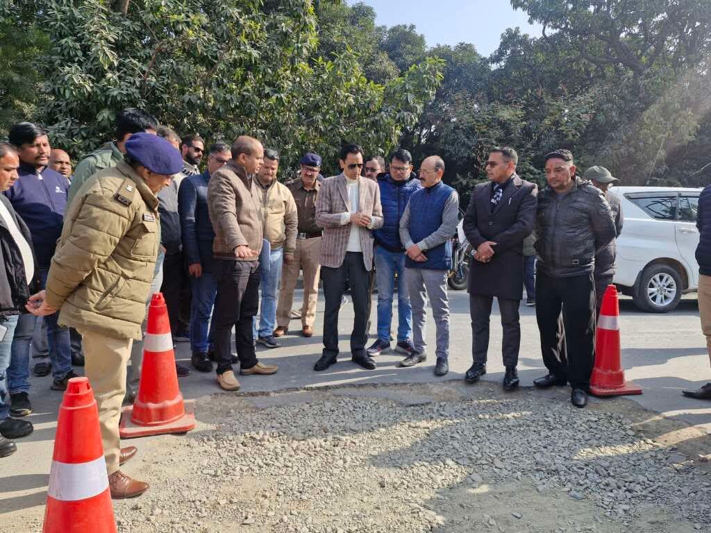 13 साल के बच्चे मौत के बाद जागा प्रशासन, कुमाऊं कमिश्नर दीपक रावत ने निर्माण एजेंसी पर कार्रवाई के निर्देश