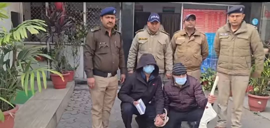 पार्षद अमित बिष्ट उर्फ ‘चिन्टू’ और पुत्र जय न्यायालय में पेश, पिता-पुत्र एक साथ अदालत में पेश